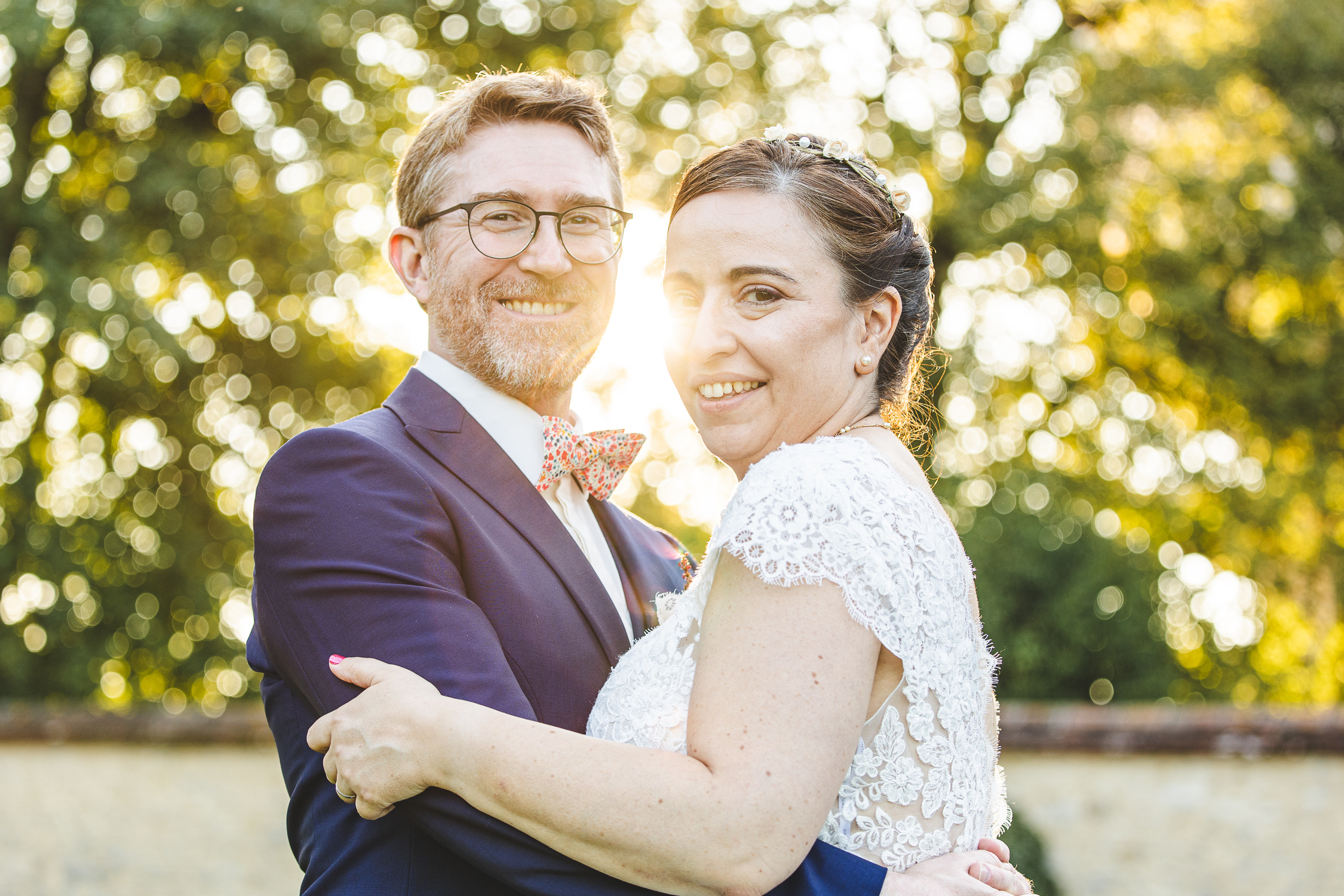 Portrait de couple de mariés lumière dorée à Epernay