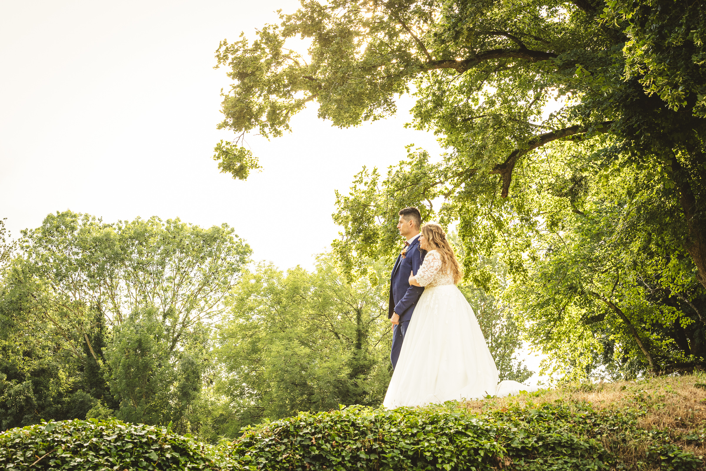 Portrait de couple de mariés lumière dorée à Chalons en Champagne