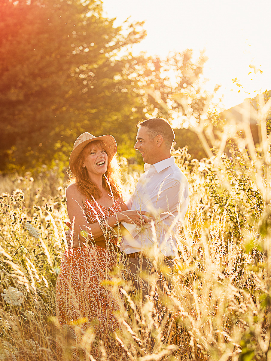 Geoffrey photographe portraitiste à Metz et Nancy photo bohème shooting nature photo de couple et d'enfant poésie lumière dorée amour
