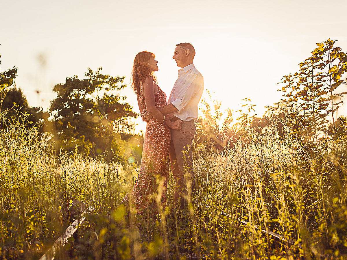 Geoffrey photographe portraitiste à Metz et Nancy photo bohème shooting nature photo de couple et d'enfant poésie lumière dorée amour